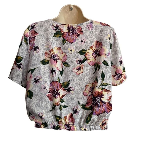 One Clothing Gray Floral Drawstring Waist Blouse Size L - Picture 5 of 8